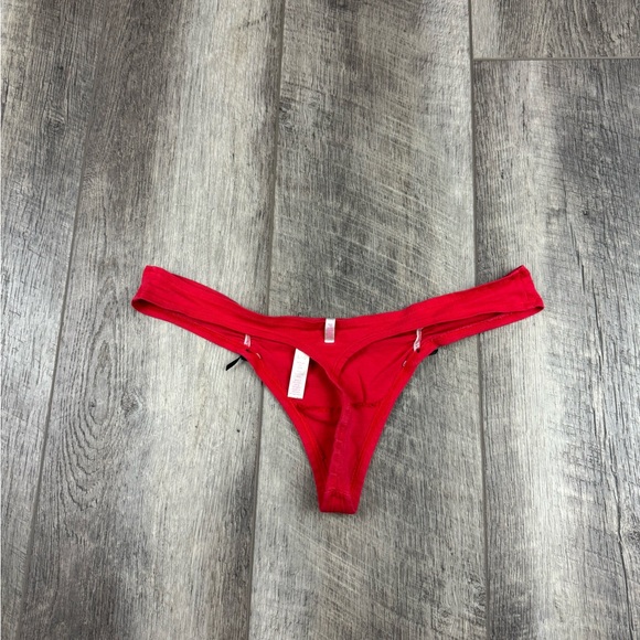 VS Red Love‎ Pink Thong - Picture 6 of 12